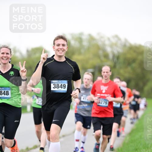 07.04.2024 - 43. Internationalen Wilhelmsburger Insellauf Dr. Thomas Lammeyer http://msf.ph/oto/6040031 07.04.2024 10:33:54 Laufen 848, 3849, 3275 meine-sportfotos.de
