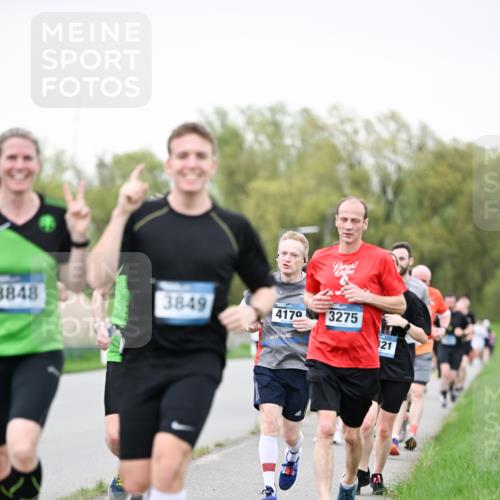 07.04.2024 - 43. Internationalen Wilhelmsburger Insellauf Dr. Thomas Lammeyer http://msf.ph/oto/6040032 07.04.2024 10:33:54 Laufen 3848, 3849, 4170, 3275, 21 meine-sportfotos.de