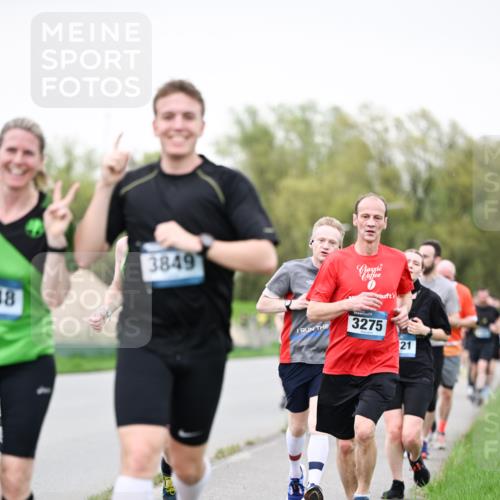 07.04.2024 - 43. Internationalen Wilhelmsburger Insellauf Dr. Thomas Lammeyer http://msf.ph/oto/6040034 07.04.2024 10:33:54 Laufen 18, 3849, 3275, 21 meine-sportfotos.de
