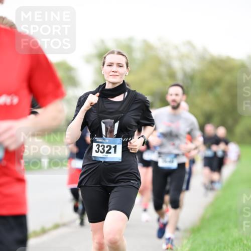 07.04.2024 - 43. Internationalen Wilhelmsburger Insellauf Dr. Thomas Lammeyer http://msf.ph/oto/6040052 07.04.2024 10:33:58 Laufen 3321 meine-sportfotos.de