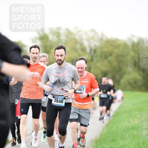 07.04.2024 - 43. Internationalen Wilhelmsburger Insellauf Dr. Thomas Lammeyer http://msf.ph/oto/6040057 07.04.2024 10:33:59 Laufen 3846, 967 meine-sportfotos.de