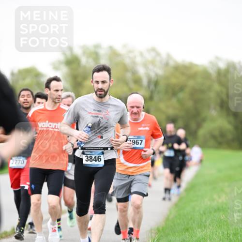 07.04.2024 - 43. Internationalen Wilhelmsburger Insellauf Dr. Thomas Lammeyer http://msf.ph/oto/6040058 07.04.2024 10:33:59 Laufen 2770, 3846, 2967 meine-sportfotos.de