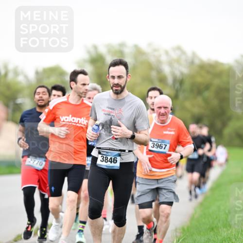 07.04.2024 - 43. Internationalen Wilhelmsburger Insellauf Dr. Thomas Lammeyer http://msf.ph/oto/6040060 07.04.2024 10:33:59 Laufen 2770, 3846, 3967 meine-sportfotos.de