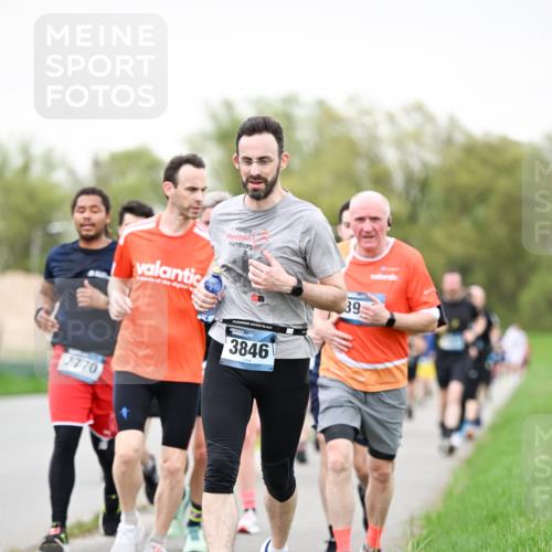 07.04.2024 - 43. Internationalen Wilhelmsburger Insellauf Dr. Thomas Lammeyer http://msf.ph/oto/6040061 07.04.2024 10:33:59 Laufen 2770, 3846, 39 meine-sportfotos.de