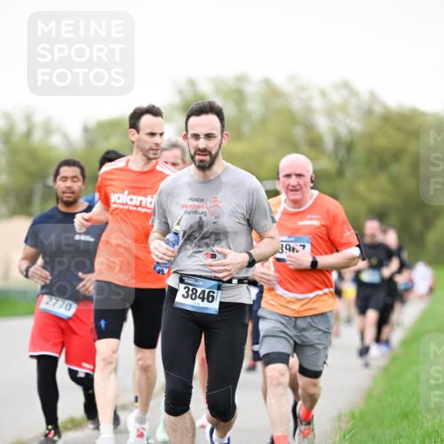 07.04.2024 - 43. Internationalen Wilhelmsburger Insellauf Dr. Thomas Lammeyer http://msf.ph/oto/6040062 07.04.2024 10:33:59 Laufen 2770, 3846, 3967 meine-sportfotos.de