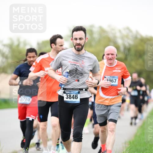 07.04.2024 - 43. Internationalen Wilhelmsburger Insellauf Dr. Thomas Lammeyer http://msf.ph/oto/6040064 07.04.2024 10:34:00 Laufen 2770, 3846, 2967 meine-sportfotos.de