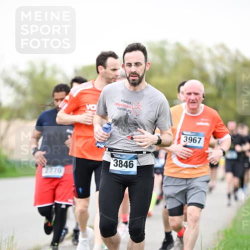 07.04.2024 - 43. Internationalen Wilhelmsburger Insellauf Dr. Thomas Lammeyer http://msf.ph/oto/6040065 07.04.2024 10:34:00 Laufen 2770, 3846, 3967 meine-sportfotos.de