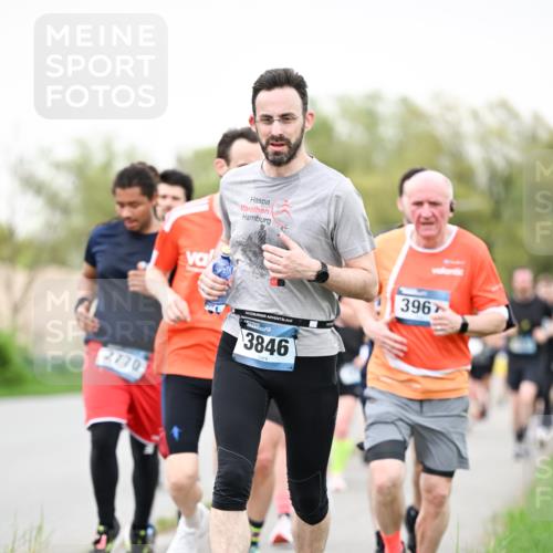 07.04.2024 - 43. Internationalen Wilhelmsburger Insellauf Dr. Thomas Lammeyer http://msf.ph/oto/6040066 07.04.2024 10:34:00 Laufen 2770, 3846, 396 meine-sportfotos.de