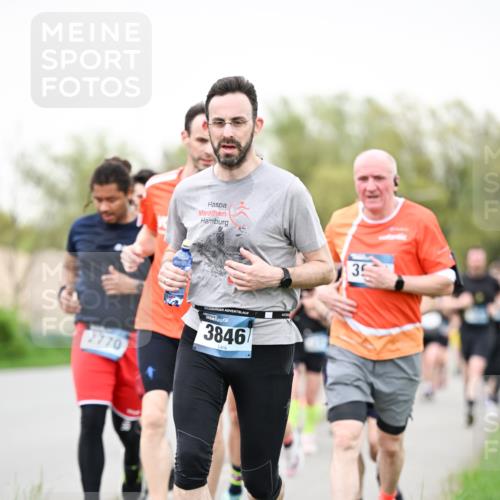 07.04.2024 - 43. Internationalen Wilhelmsburger Insellauf Dr. Thomas Lammeyer http://msf.ph/oto/6040067 07.04.2024 10:34:00 Laufen 2770, 3846, 35 meine-sportfotos.de