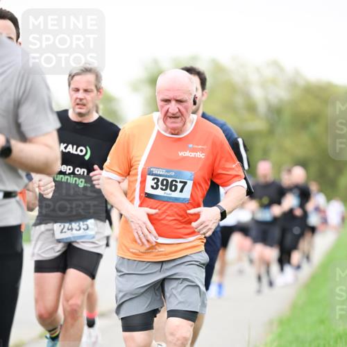 07.04.2024 - 43. Internationalen Wilhelmsburger Insellauf Dr. Thomas Lammeyer http://msf.ph/oto/6040073 07.04.2024 10:34:01 Laufen 3967, 2435 meine-sportfotos.de