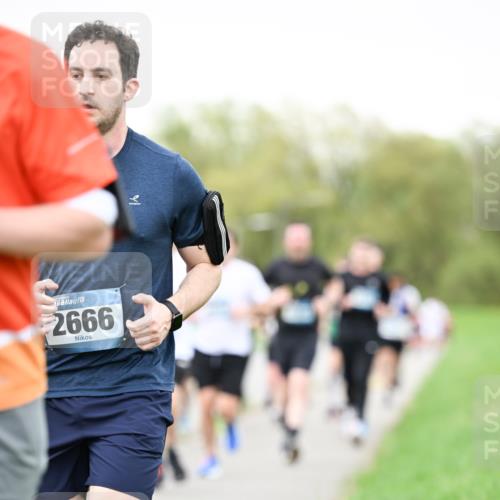 07.04.2024 - 43. Internationalen Wilhelmsburger Insellauf Dr. Thomas Lammeyer http://msf.ph/oto/6040081 07.04.2024 10:34:03 Laufen 2666, 3 meine-sportfotos.de