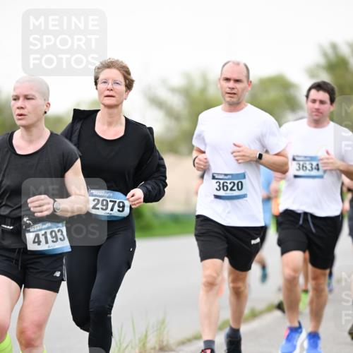 07.04.2024 - 43. Internationalen Wilhelmsburger Insellauf Dr. Thomas Lammeyer http://msf.ph/oto/6040091 07.04.2024 10:34:06 Laufen 4193, 2979, 3620, 3634 meine-sportfotos.de