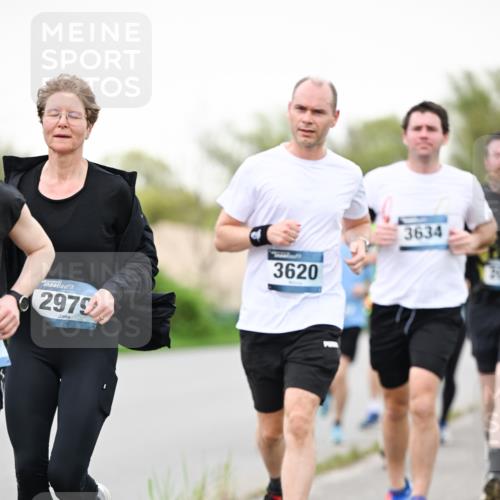 07.04.2024 - 43. Internationalen Wilhelmsburger Insellauf Dr. Thomas Lammeyer http://msf.ph/oto/6040094 07.04.2024 10:34:06 Laufen 2979, 3620, 3634 meine-sportfotos.de