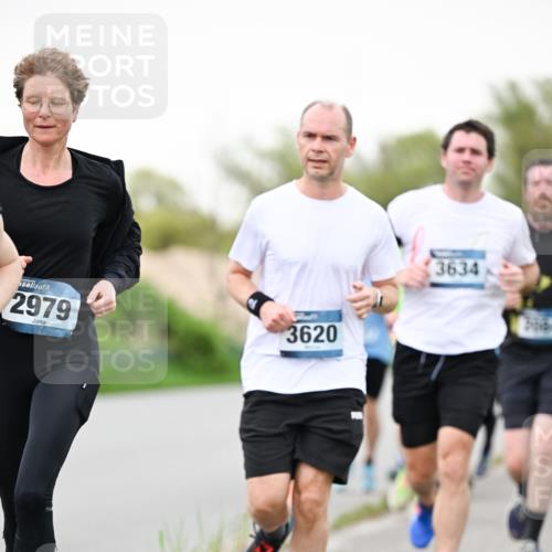 07.04.2024 - 43. Internationalen Wilhelmsburger Insellauf Dr. Thomas Lammeyer http://msf.ph/oto/6040095 07.04.2024 10:34:06 Laufen 2979, 3620, 3634 meine-sportfotos.de
