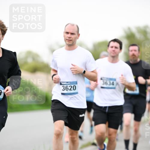 07.04.2024 - 43. Internationalen Wilhelmsburger Insellauf Dr. Thomas Lammeyer http://msf.ph/oto/6040096 07.04.2024 10:34:06 Laufen 3634, 3620 meine-sportfotos.de