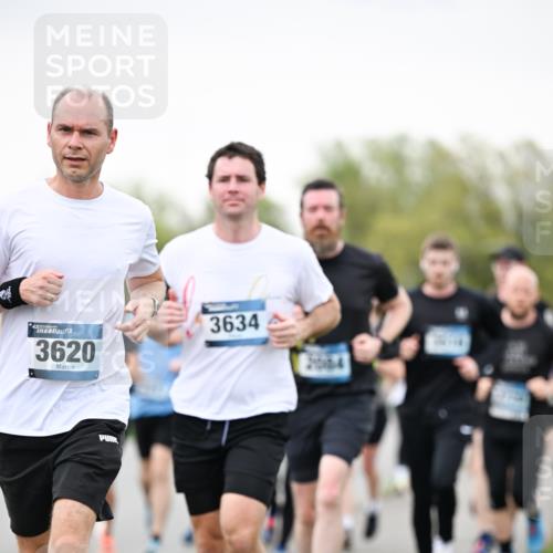 07.04.2024 - 43. Internationalen Wilhelmsburger Insellauf Dr. Thomas Lammeyer http://msf.ph/oto/6040098 07.04.2024 10:34:07 Laufen 3620, 3634, 210, 4 meine-sportfotos.de