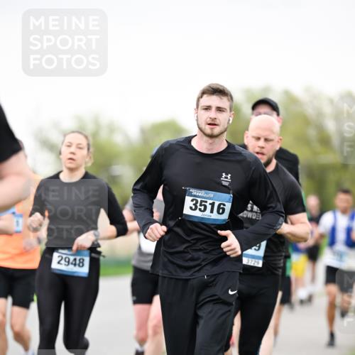 07.04.2024 - 43. Internationalen Wilhelmsburger Insellauf Dr. Thomas Lammeyer http://msf.ph/oto/6040111 07.04.2024 10:34:09 Laufen 2948, 43, 3516, 3729 meine-sportfotos.de