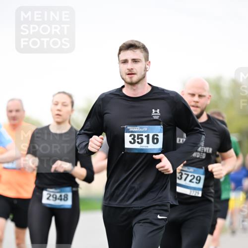 07.04.2024 - 43. Internationalen Wilhelmsburger Insellauf Dr. Thomas Lammeyer http://msf.ph/oto/6040115 07.04.2024 10:34:10 Laufen 2948, 3516, 3729, 3725 meine-sportfotos.de