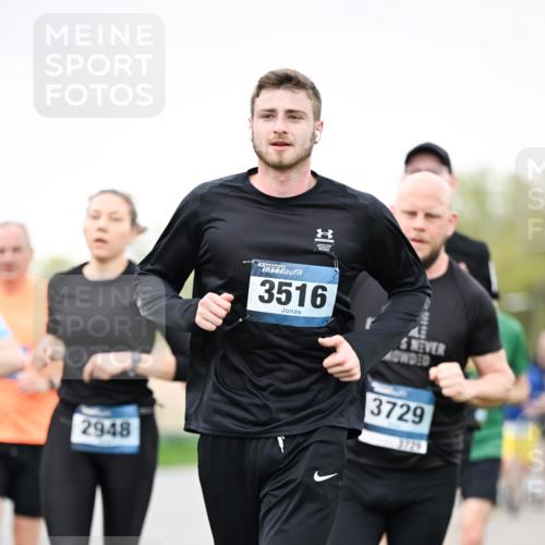 07.04.2024 - 43. Internationalen Wilhelmsburger Insellauf Dr. Thomas Lammeyer http://msf.ph/oto/6040116 07.04.2024 10:34:10 Laufen 2948, 43, 3516, 3729, 3725 meine-sportfotos.de