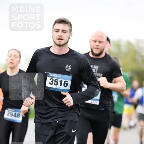 07.04.2024 - 43. Internationalen Wilhelmsburger Insellauf Dr. Thomas Lammeyer http://msf.ph/oto/6040117 07.04.2024 10:34:10 Laufen 2948, 3516, 2725 meine-sportfotos.de