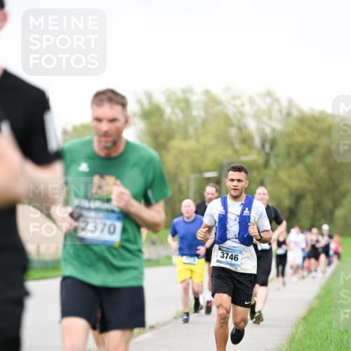 07.04.2024 - 43. Internationalen Wilhelmsburger Insellauf Dr. Thomas Lammeyer http://msf.ph/oto/6040122 07.04.2024 10:34:11 Laufen 2370, 3746, 3746 meine-sportfotos.de