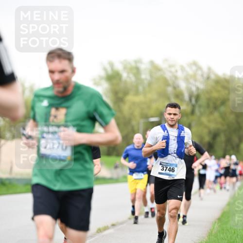 07.04.2024 - 43. Internationalen Wilhelmsburger Insellauf Dr. Thomas Lammeyer http://msf.ph/oto/6040124 07.04.2024 10:34:12 Laufen 2370, 3746, 3746 meine-sportfotos.de