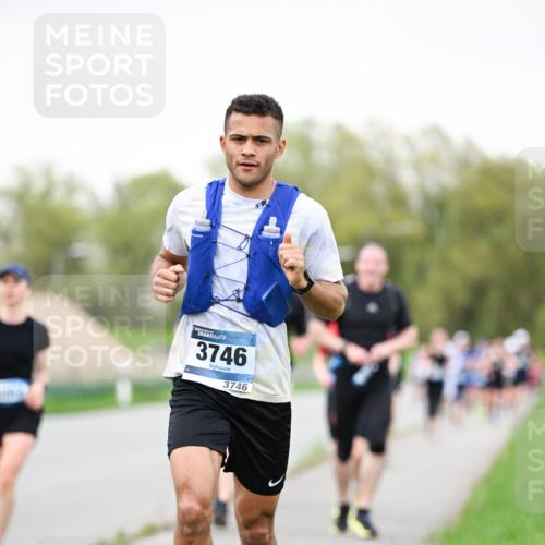 07.04.2024 - 43. Internationalen Wilhelmsburger Insellauf Dr. Thomas Lammeyer http://msf.ph/oto/6040137 07.04.2024 10:34:14 Laufen 3746, 3746, 15 meine-sportfotos.de