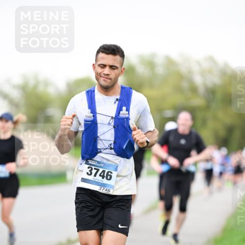 07.04.2024 - 43. Internationalen Wilhelmsburger Insellauf Dr. Thomas Lammeyer http://msf.ph/oto/6040139 07.04.2024 10:34:14 Laufen 3746, 3746 meine-sportfotos.de