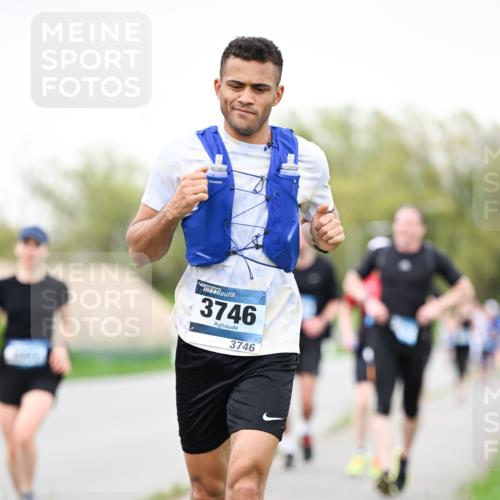 07.04.2024 - 43. Internationalen Wilhelmsburger Insellauf Dr. Thomas Lammeyer http://msf.ph/oto/6040140 07.04.2024 10:34:15 Laufen 43, 3746, 3746 meine-sportfotos.de