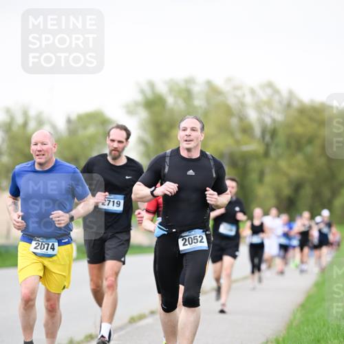 07.04.2024 - 43. Internationalen Wilhelmsburger Insellauf Dr. Thomas Lammeyer http://msf.ph/oto/6040147 07.04.2024 10:34:16 Laufen 2074, 2719, 4, 2052 meine-sportfotos.de