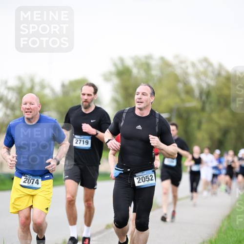 07.04.2024 - 43. Internationalen Wilhelmsburger Insellauf Dr. Thomas Lammeyer http://msf.ph/oto/6040149 07.04.2024 10:34:17 Laufen 2074, 2719, 2052 meine-sportfotos.de