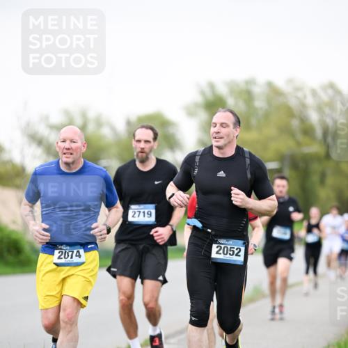 07.04.2024 - 43. Internationalen Wilhelmsburger Insellauf Dr. Thomas Lammeyer http://msf.ph/oto/6040151 07.04.2024 10:34:17 Laufen 2074, 2719, 2052 meine-sportfotos.de