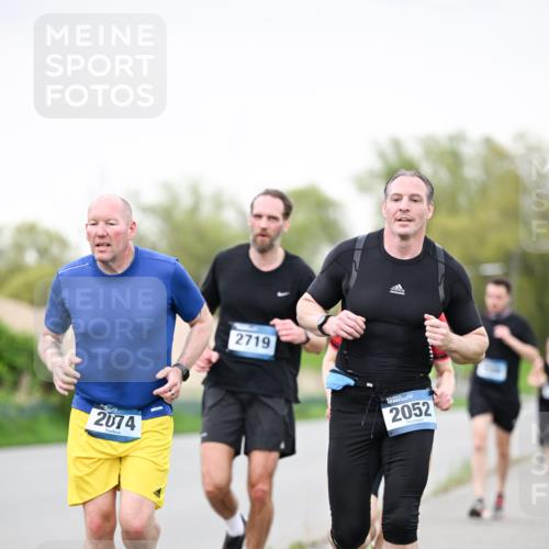 07.04.2024 - 43. Internationalen Wilhelmsburger Insellauf Dr. Thomas Lammeyer http://msf.ph/oto/6040154 07.04.2024 10:34:17 Laufen 2074, 2719, 2052 meine-sportfotos.de