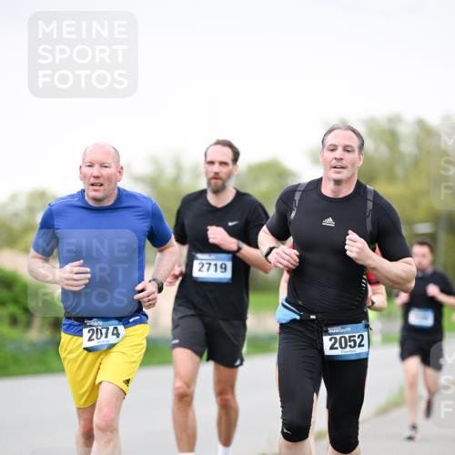 07.04.2024 - 43. Internationalen Wilhelmsburger Insellauf Dr. Thomas Lammeyer http://msf.ph/oto/6040155 07.04.2024 10:34:18 Laufen 2074, 2719, 2052 meine-sportfotos.de