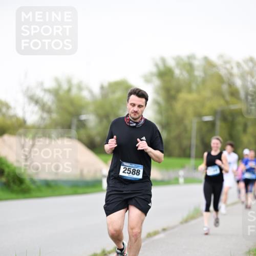 07.04.2024 - 43. Internationalen Wilhelmsburger Insellauf Dr. Thomas Lammeyer http://msf.ph/oto/6040164 07.04.2024 10:34:21 Laufen 2588 meine-sportfotos.de