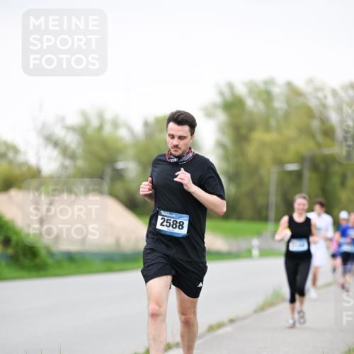 07.04.2024 - 43. Internationalen Wilhelmsburger Insellauf Dr. Thomas Lammeyer http://msf.ph/oto/6040165 07.04.2024 10:34:22 Laufen 2588 meine-sportfotos.de