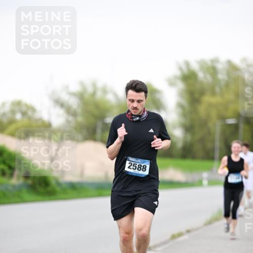 07.04.2024 - 43. Internationalen Wilhelmsburger Insellauf Dr. Thomas Lammeyer http://msf.ph/oto/6040167 07.04.2024 10:34:22 Laufen 2588 meine-sportfotos.de