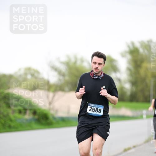07.04.2024 - 43. Internationalen Wilhelmsburger Insellauf Dr. Thomas Lammeyer http://msf.ph/oto/6040169 07.04.2024 10:34:22 Laufen 2588 meine-sportfotos.de