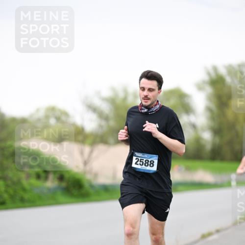 07.04.2024 - 43. Internationalen Wilhelmsburger Insellauf Dr. Thomas Lammeyer http://msf.ph/oto/6040170 07.04.2024 10:34:22 Laufen 2588 meine-sportfotos.de