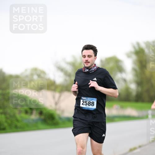 07.04.2024 - 43. Internationalen Wilhelmsburger Insellauf Dr. Thomas Lammeyer http://msf.ph/oto/6040171 07.04.2024 10:34:22 Laufen 2588 meine-sportfotos.de