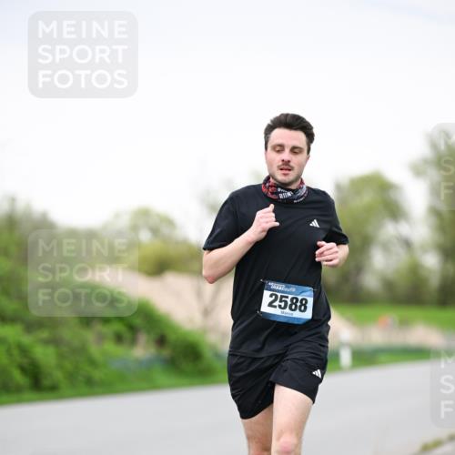 07.04.2024 - 43. Internationalen Wilhelmsburger Insellauf Dr. Thomas Lammeyer http://msf.ph/oto/6040173 07.04.2024 10:34:23 Laufen 2588 meine-sportfotos.de