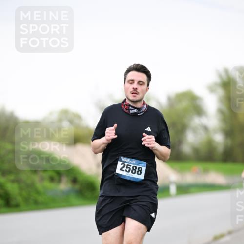 07.04.2024 - 43. Internationalen Wilhelmsburger Insellauf Dr. Thomas Lammeyer http://msf.ph/oto/6040174 07.04.2024 10:34:23 Laufen 2588 meine-sportfotos.de