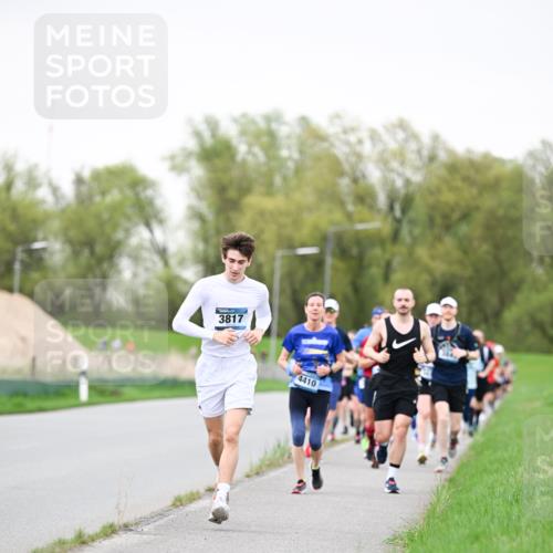 07.04.2024 - 43. Internationalen Wilhelmsburger Insellauf Dr. Thomas Lammeyer http://msf.ph/oto/6040187 07.04.2024 10:34:27 Laufen 3817, 4410 meine-sportfotos.de