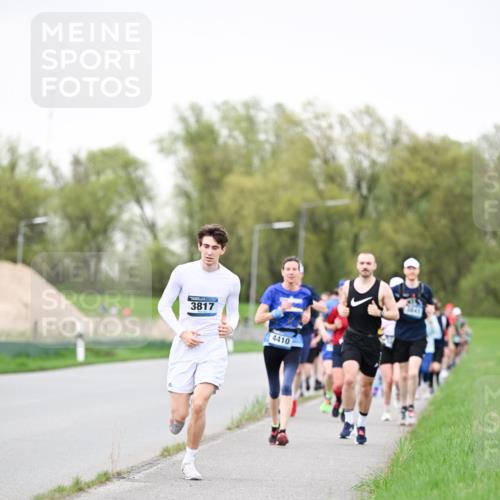 07.04.2024 - 43. Internationalen Wilhelmsburger Insellauf Dr. Thomas Lammeyer http://msf.ph/oto/6040188 07.04.2024 10:34:27 Laufen 3817, 4410 meine-sportfotos.de