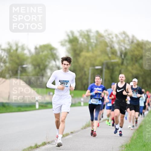 07.04.2024 - 43. Internationalen Wilhelmsburger Insellauf Dr. Thomas Lammeyer http://msf.ph/oto/6040193 07.04.2024 10:34:28 Laufen 3817, 4410 meine-sportfotos.de