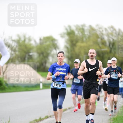 07.04.2024 - 43. Internationalen Wilhelmsburger Insellauf Dr. Thomas Lammeyer http://msf.ph/oto/6040206 07.04.2024 10:34:31 Laufen 4410, 2845, 3841 meine-sportfotos.de