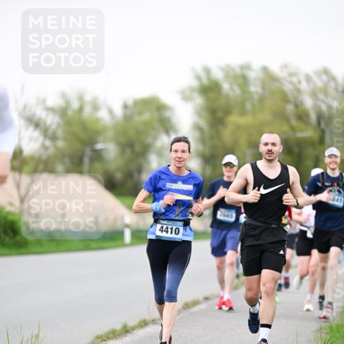 07.04.2024 - 43. Internationalen Wilhelmsburger Insellauf Dr. Thomas Lammeyer http://msf.ph/oto/6040207 07.04.2024 10:34:31 Laufen 4410, 3645 meine-sportfotos.de