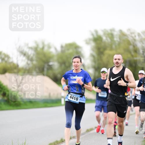07.04.2024 - 43. Internationalen Wilhelmsburger Insellauf Dr. Thomas Lammeyer http://msf.ph/oto/6040209 07.04.2024 10:34:32 Laufen 4410, 2565 meine-sportfotos.de