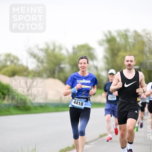 07.04.2024 - 43. Internationalen Wilhelmsburger Insellauf Dr. Thomas Lammeyer http://msf.ph/oto/6040211 07.04.2024 10:34:32 Laufen 4410 meine-sportfotos.de