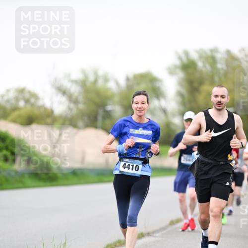 07.04.2024 - 43. Internationalen Wilhelmsburger Insellauf Dr. Thomas Lammeyer http://msf.ph/oto/6040212 07.04.2024 10:34:32 Laufen 4410 meine-sportfotos.de